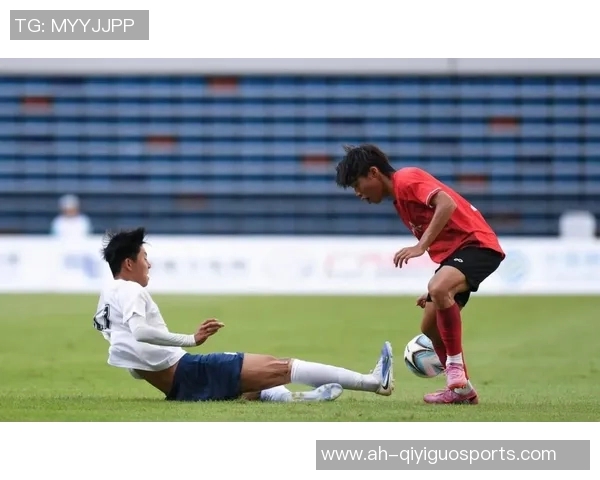 国足怎么赢弱旅?董路给邵佳一支招:用2人往上怼!相当于姚明易建联